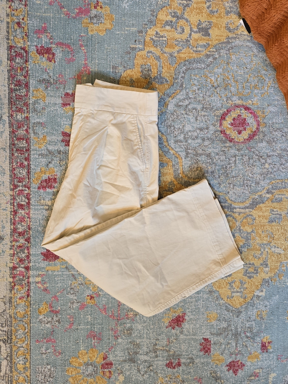 GAP Women's Khaki Pants in Light Cream